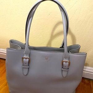 Barely used, large Kate Spade ♠️ shoulder bag in light dove gray.